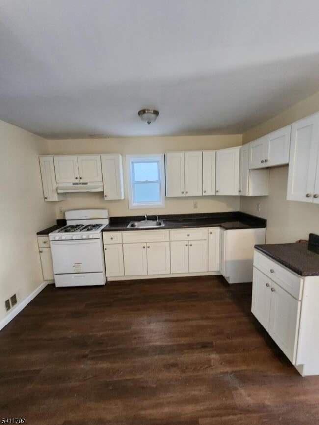 Foto del edificio - 144 Warren St