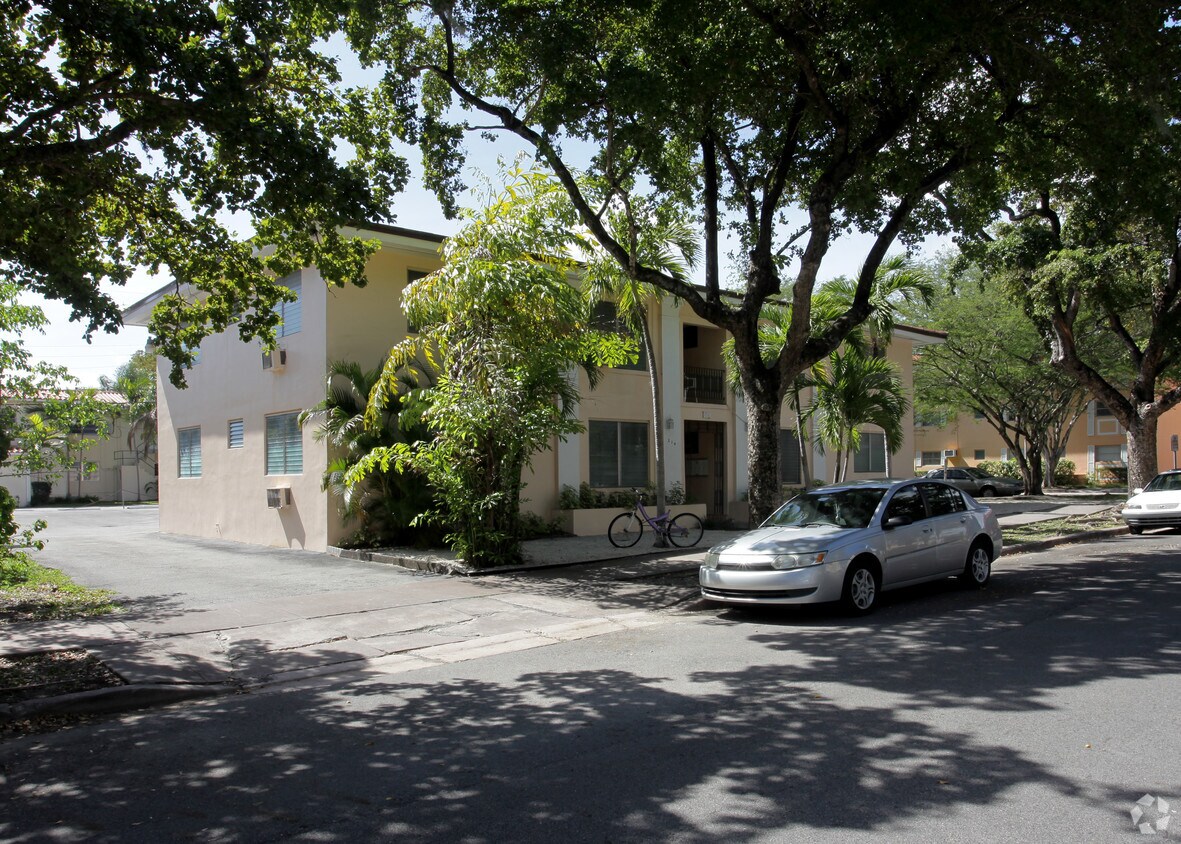 Foto principal - 234 Santillane Ave