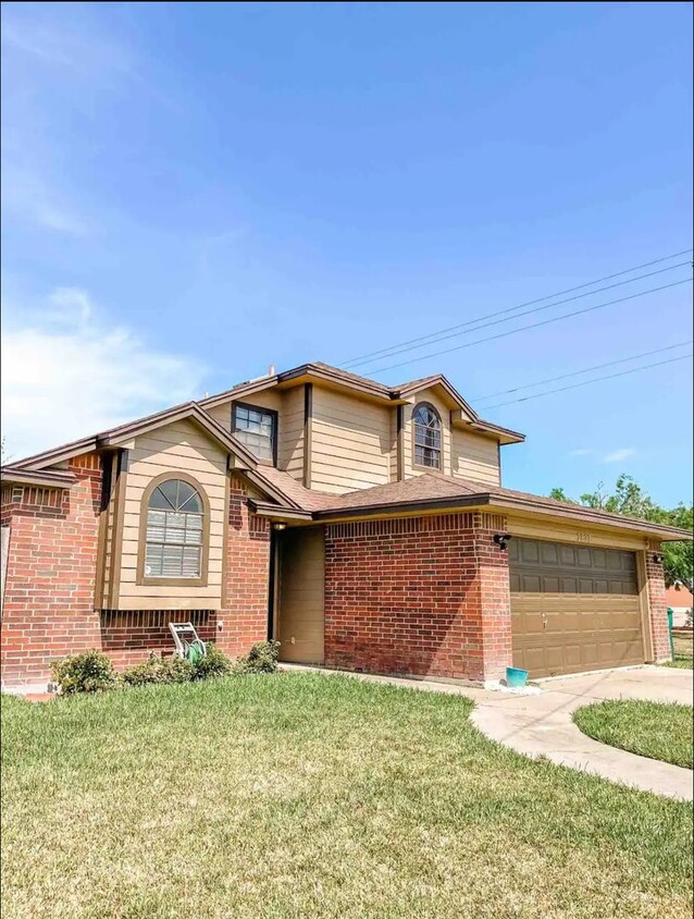 Primary Photo - 3+ Bedroom, 2.5 Bath Home on South Side of...