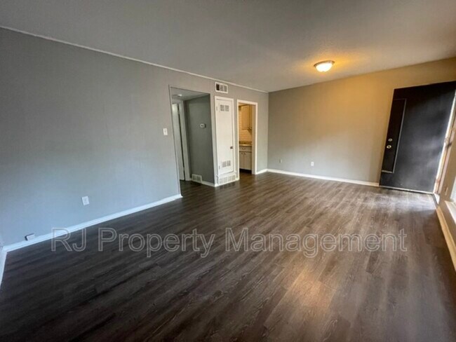Building Photo - 605 Patterson St