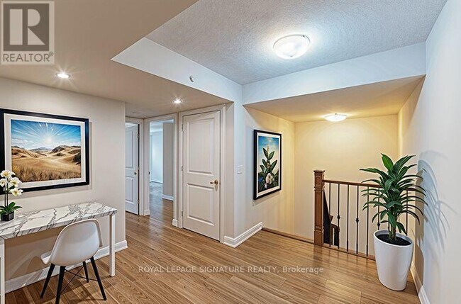 Building Photo - 305 Roehampton Ave