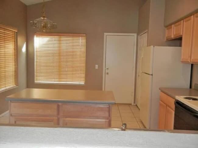 Foto del edificio - 6926 W Phelps Rd