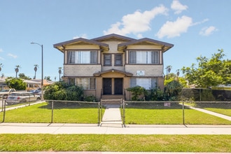 Building Photo - 1250 W 35th Pl