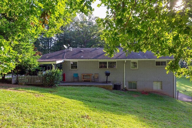 Building Photo - 2467 Elmwood Cir SE