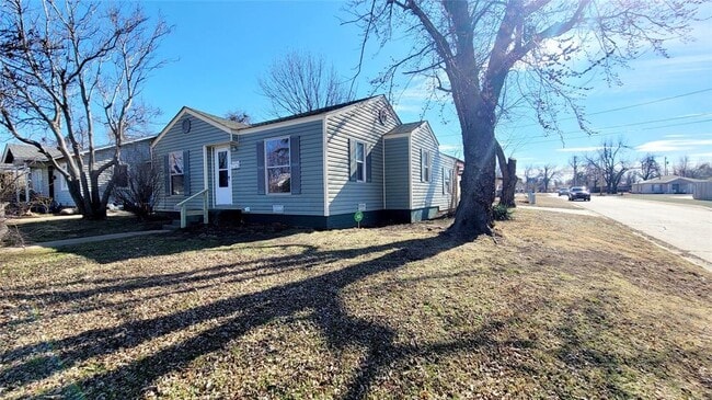 Building Photo - 300 E Kittyhawk Dr