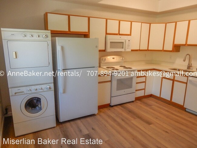 Building Photo - 2 br, 1 bath House - 418 W. 2nd