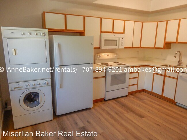 Foto del edificio - 2 br, 1 bath House - 418 W. 2nd