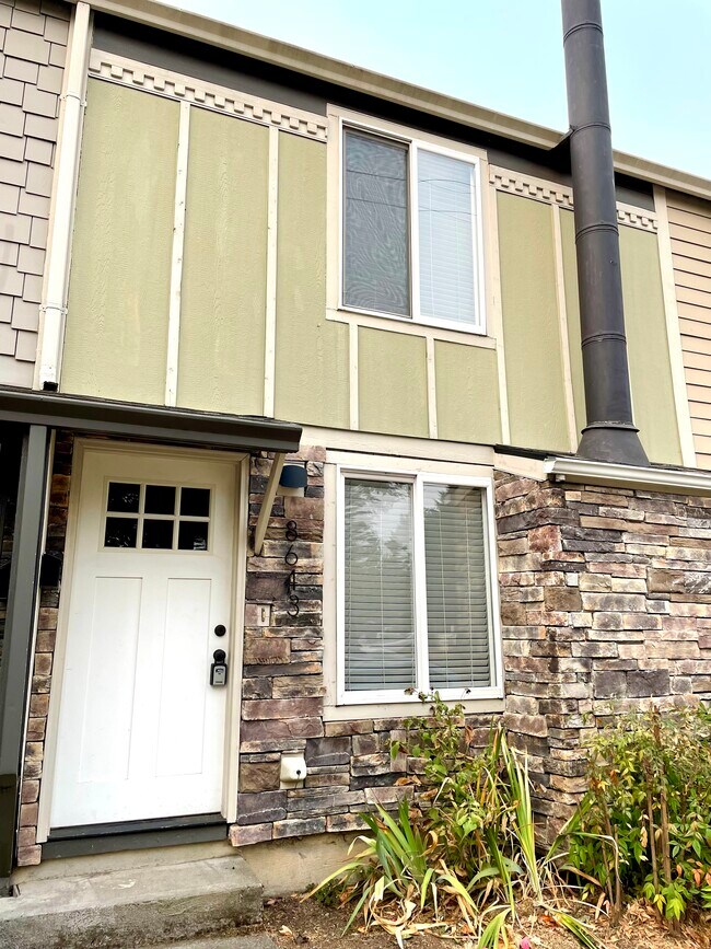Building Photo - 8643 SE Woodstock Blvd