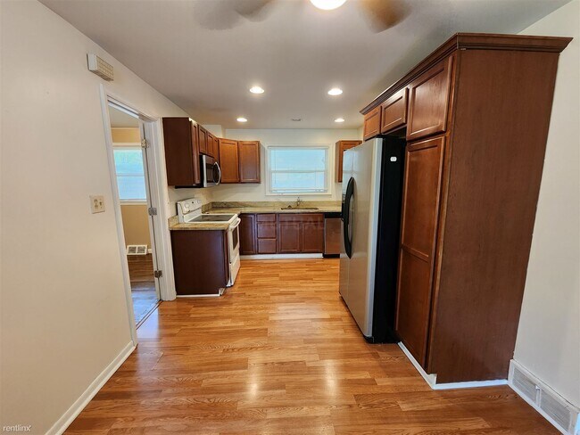 Building Photo - 3 br, 1 bath House - 27728 Red Leaf Ln