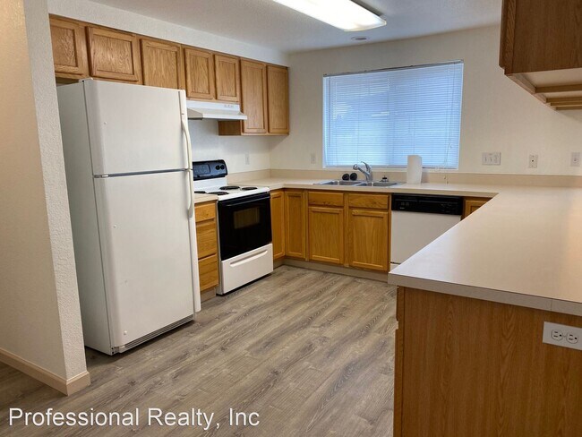 Building Photo - 3 br, 2 bath Apartment - 155 Corona Loop Rd.