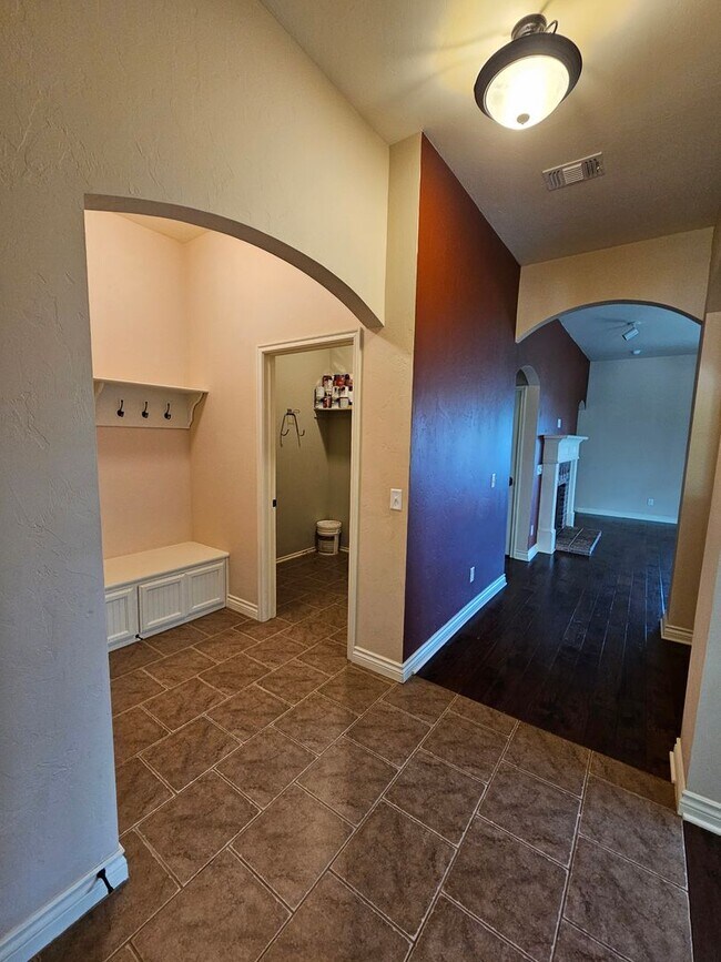 Building Photo - (3) Bed/(2) Bath in Green Leaf Trails! Ava...