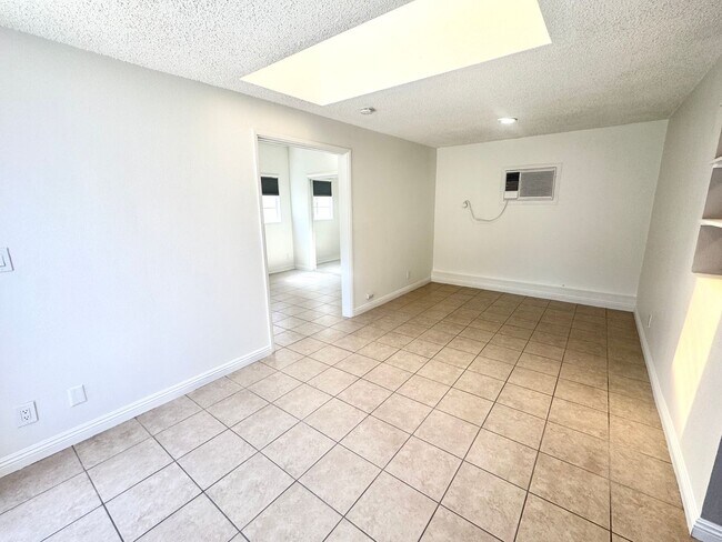 Foto del edificio - COMING SOON...  Charming Back House in the Heart of Claremont Village! (DO NOT DISTURB OCCUPANT)