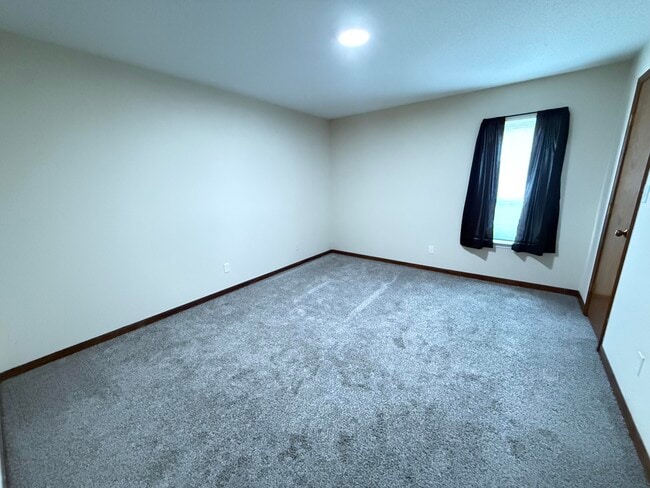 Foto del edificio - 2005 Waterfront Dr N