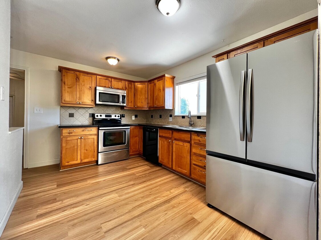 Primary Photo - Beautiful 5 bed 2 bath House in Central Fo...