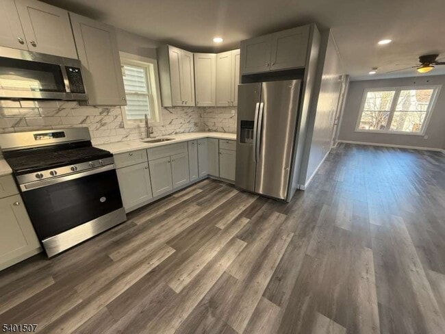 Building Photo - 194 N 1st St