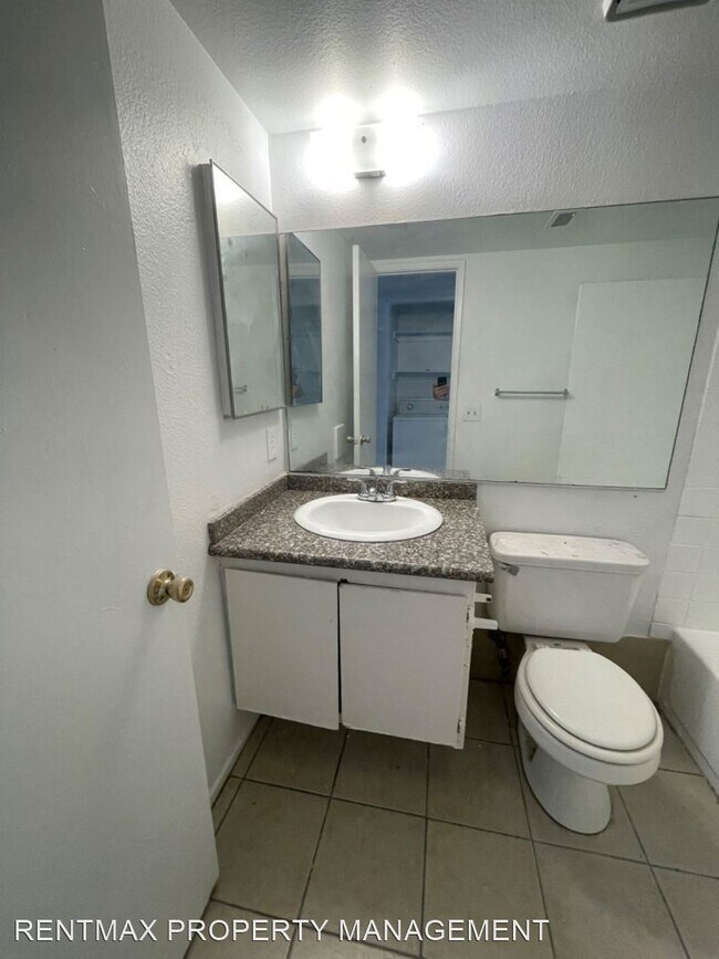 Building Photo - 3 br, 2 bath House - 3411 CIVIC CENTER DR # I