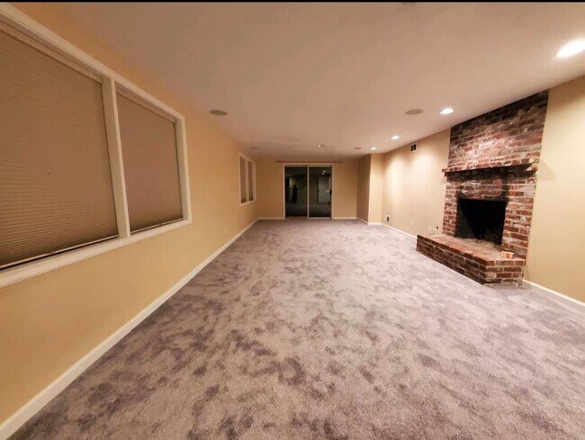 Building Photo - 2 bedroom, 1 bath home
