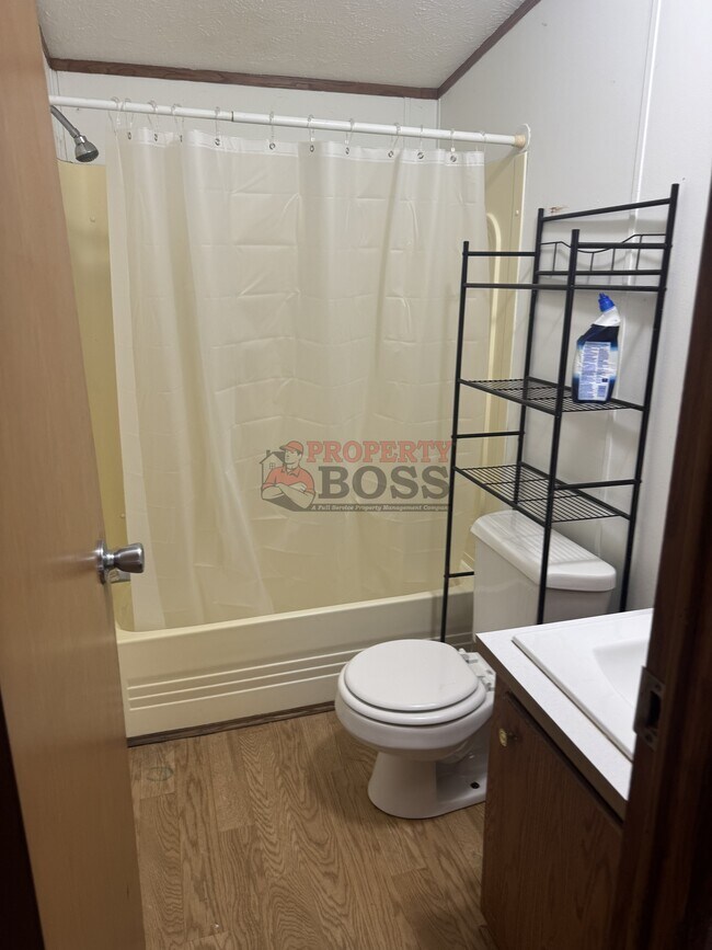 Foto del edificio - 4535 Ross Rd