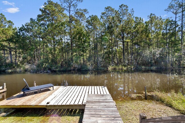 Building Photo - Cute 2 Bedroom 1 Bathroom home in Bay Sain...