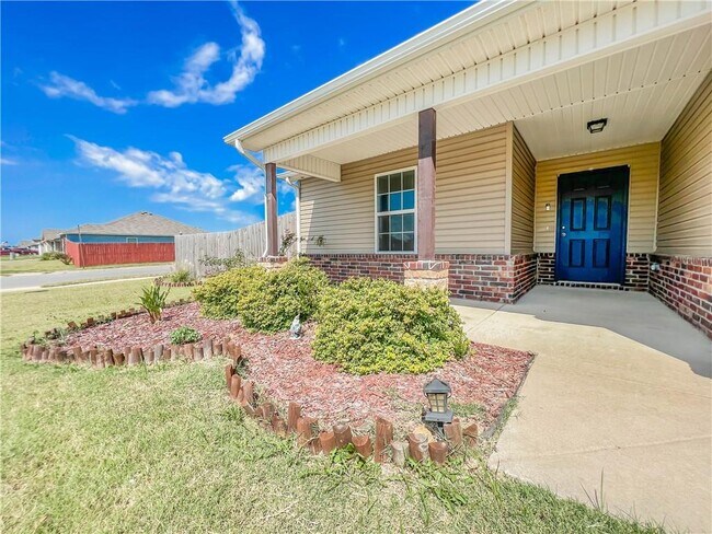 Building Photo - 1440 Scotland Dr