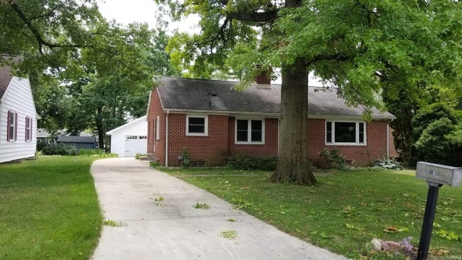 Building Photo - 1025 Hillcrest Rd