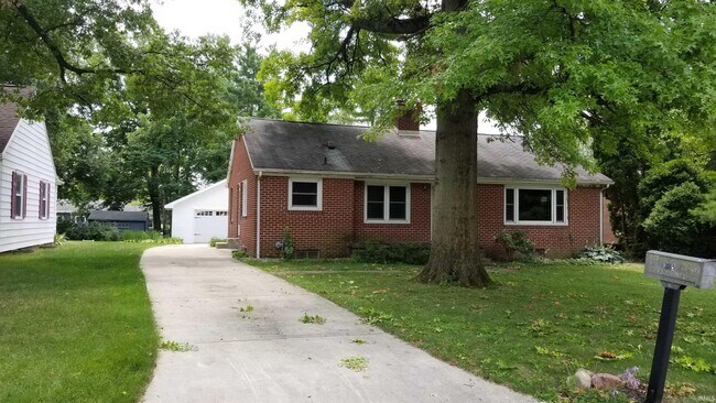 Foto del edificio - 1025 Hillcrest Rd