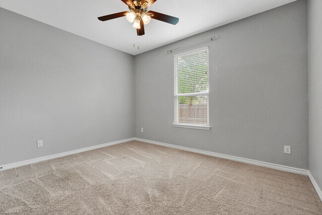 Foto del edificio - Charming 2 Bed 2 Bath Home in Highly Sought After Alamo Ranch Area!