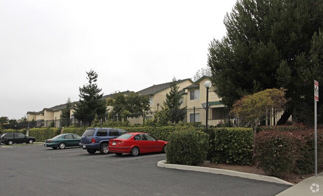 Foto del edificio - Stonecreek Apartments