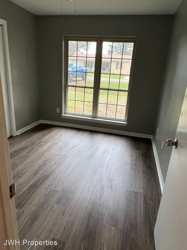 Building Photo - 3 br, 1.5 bath House - 8211 Trigger Trail