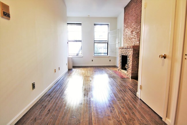 Building Photo - 256 W 85th St