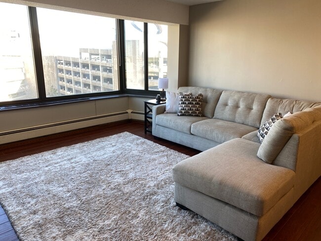 Building Photo - 207 5th Ave SW