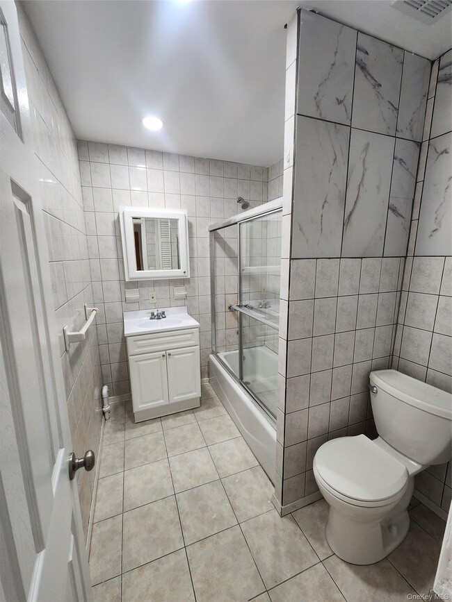 Foto del edificio - 82-03 Myrtle Ave