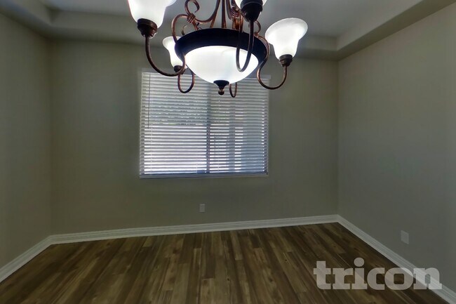 Foto del edificio - 9024 Picket Fence Ave