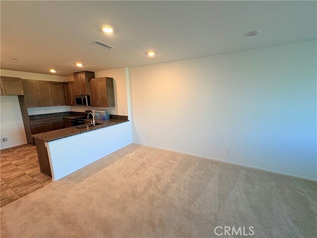 Foto del edificio - 8439 Bickmore Ave