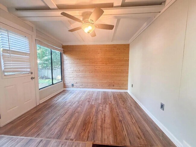 Foto del edificio - 6567 Arborg Ct