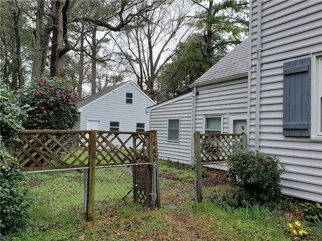 Photo - 1600 Cedar Ln House