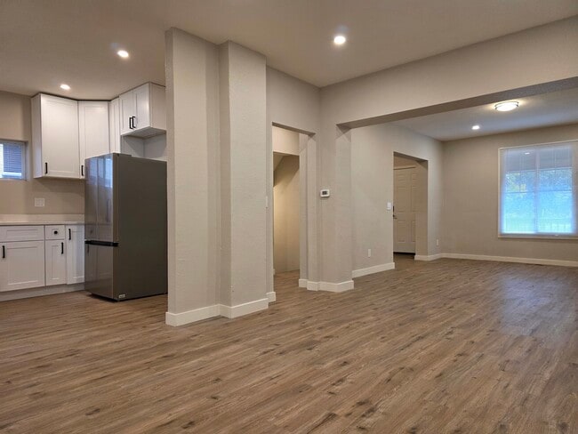 Building Photo - 4243 Umatilla St