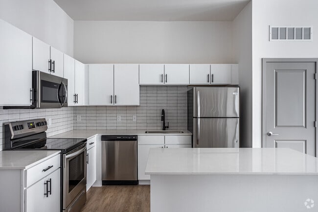 2BR, 2BA - 979 SF - Converge KC Uptown