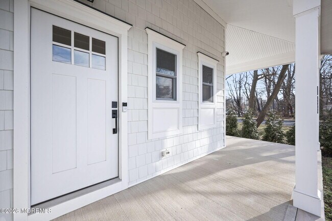 Building Photo - 133 Grant Ave