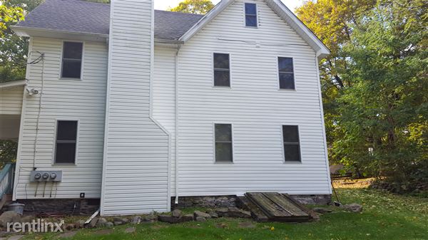 Primary Photo - 104 Monomonock Rd