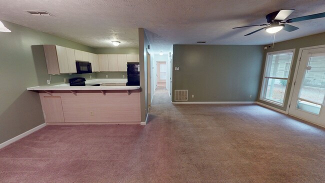 Building Photo - First Floor Condo in Gated Community w/ Po...