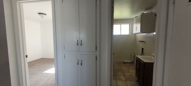 Building Photo - SINGLE FAMILY HOUSING -  2 bed/1 bath in Orem