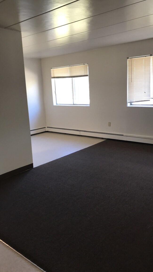 Bed 1 - 757 Belmont Blvd