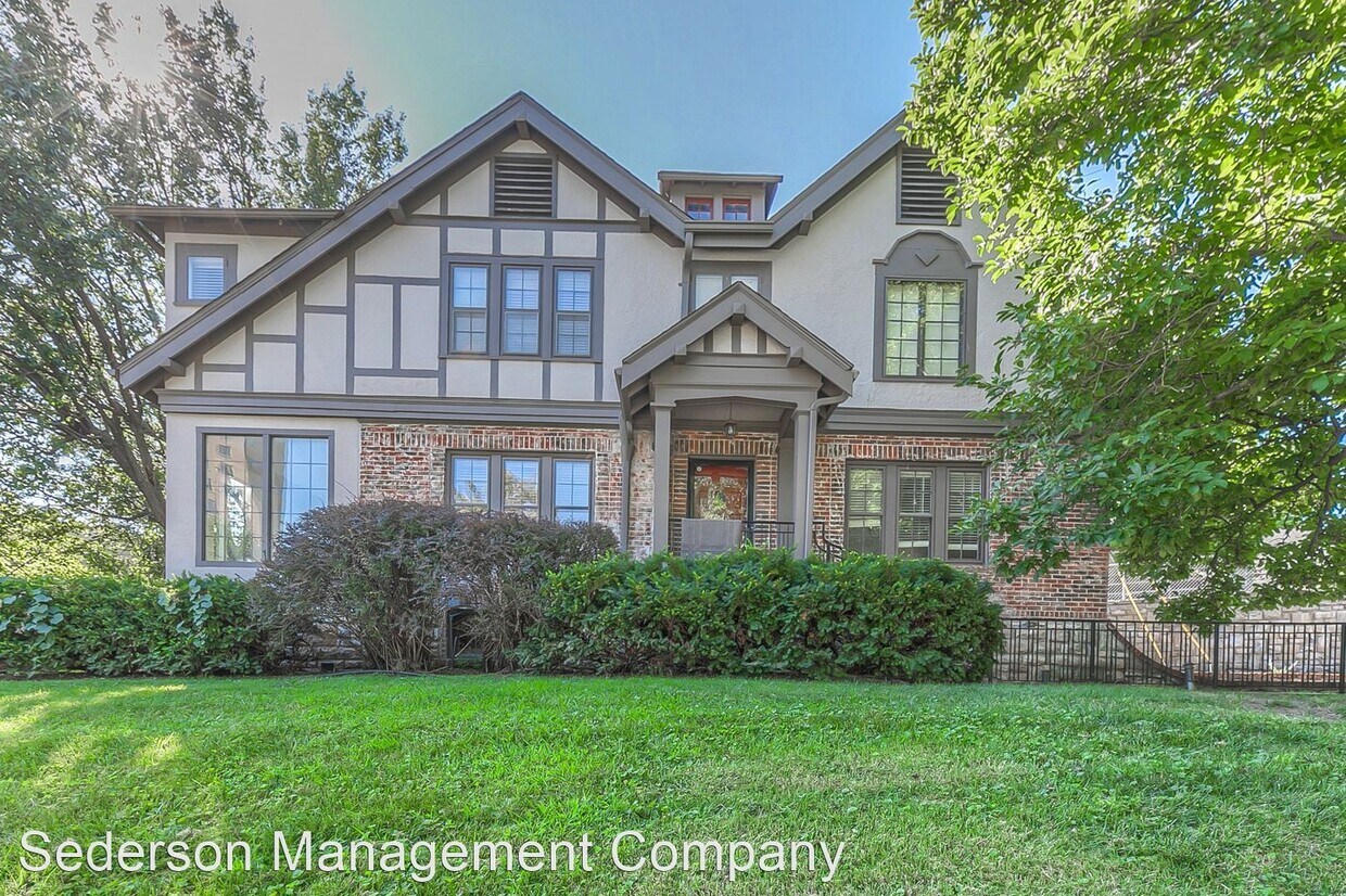 Primary Photo - 3 br, 2.5 bath House - 411 W 50TH STREET