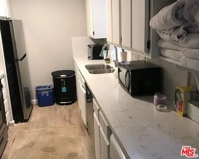 Building Photo - 535 Venice Way