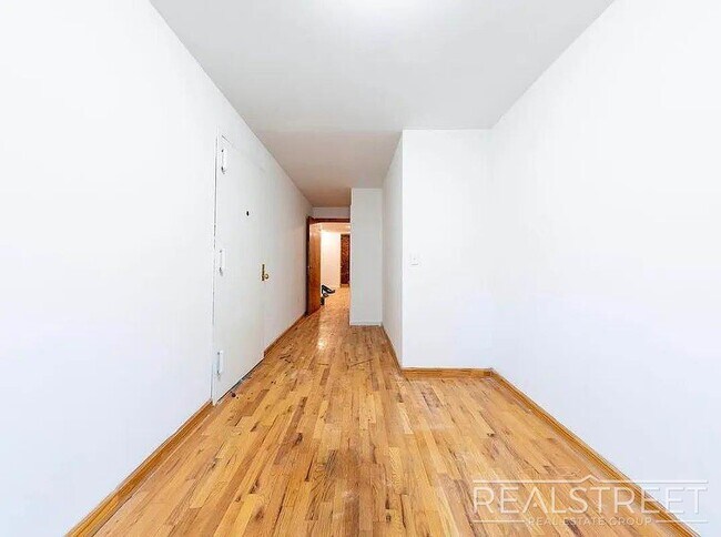 Foto del edificio - No Fee – 4 Bed / 1.5 Bath with Private Bac...
