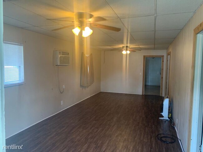 Building Photo - 2 br, 1 bath House - 319 West Vine