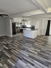 Building Photo - 900 Circleview Dr