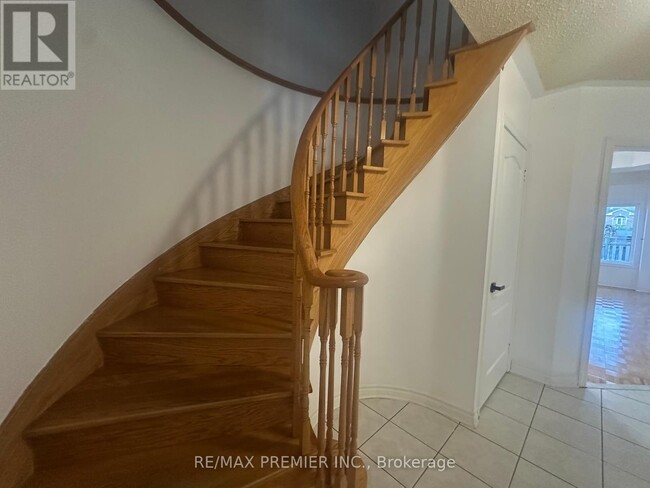 Building Photo - 124 Casabel Dr