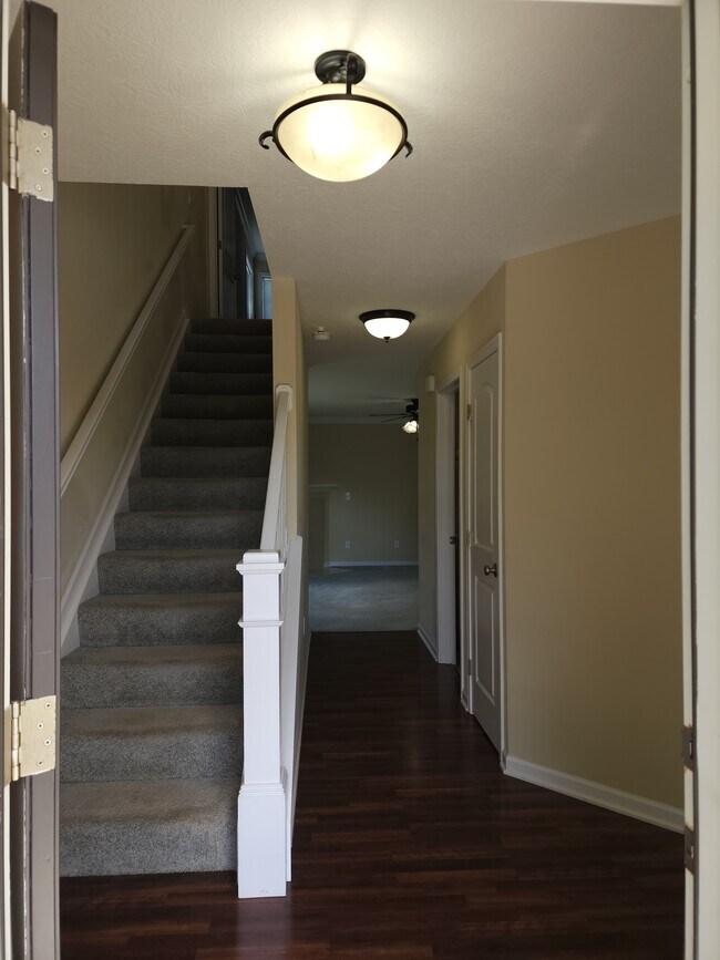 Foto del edificio - 9301 Cliff Springs Trail